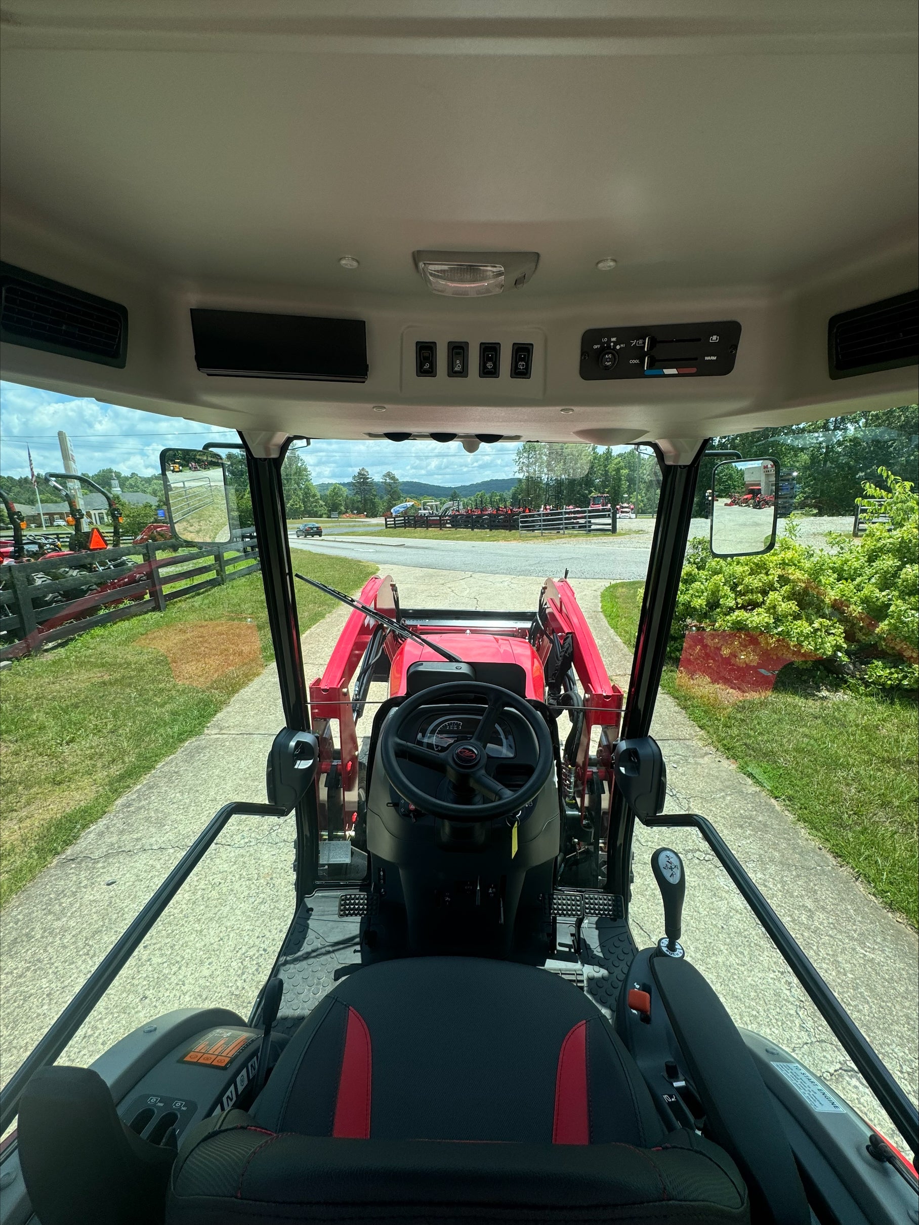 2024 Mahindra 1635 HST CAB