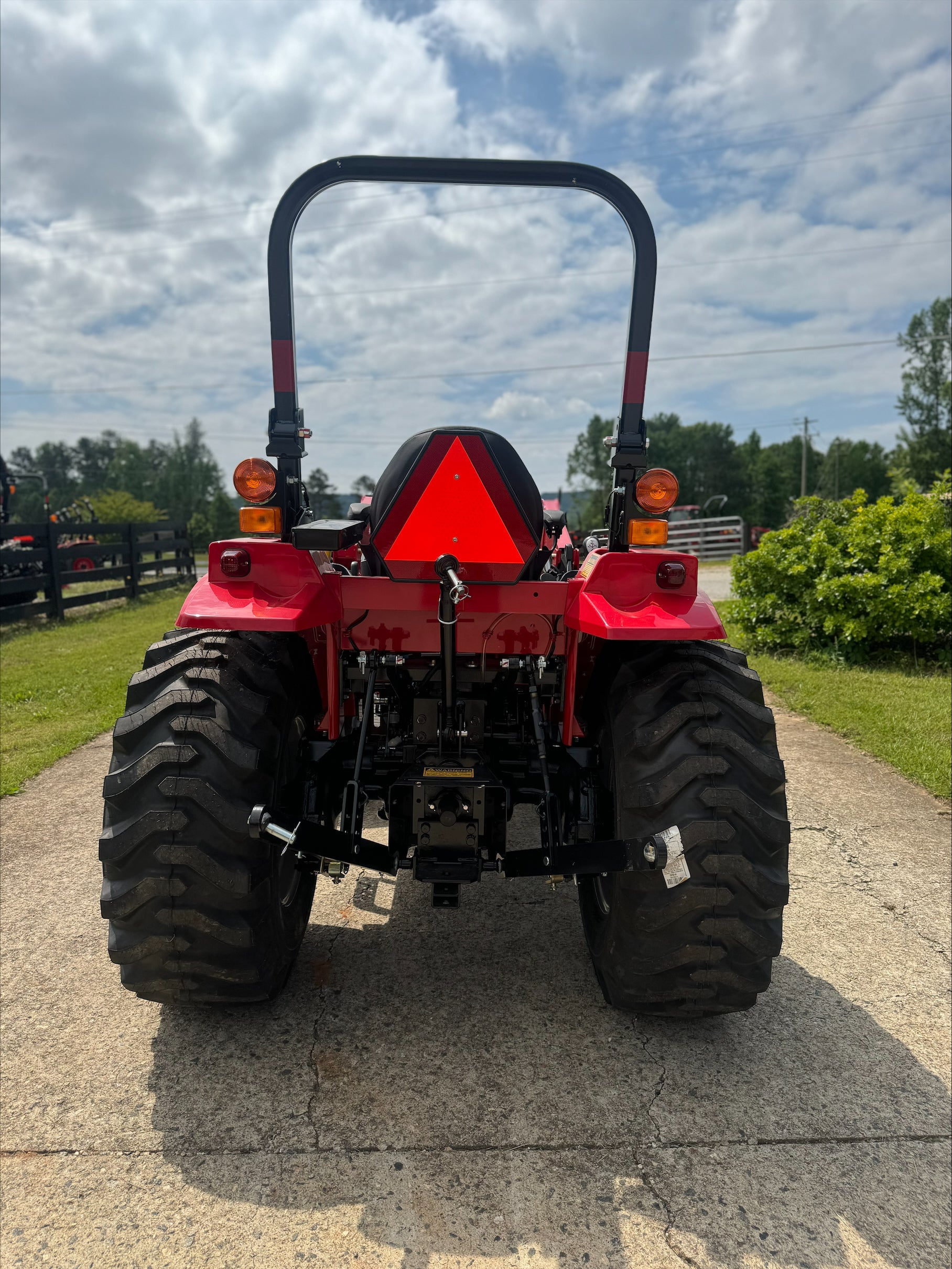 2024 Mahindra 1626 HST