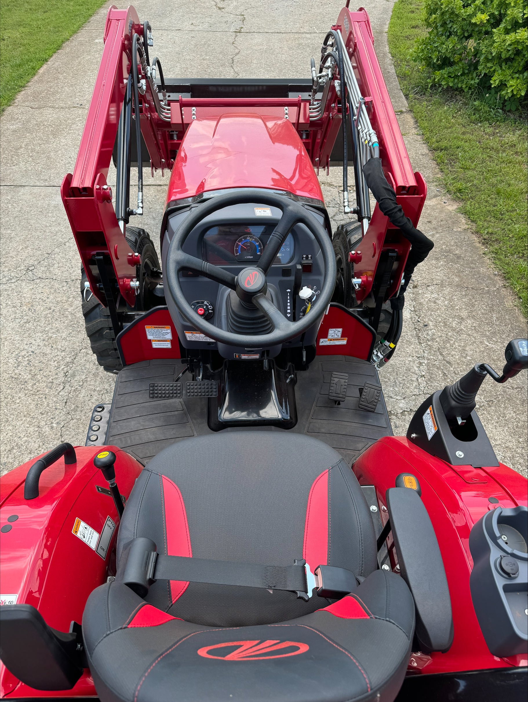 2024 Mahindra 2638 HST